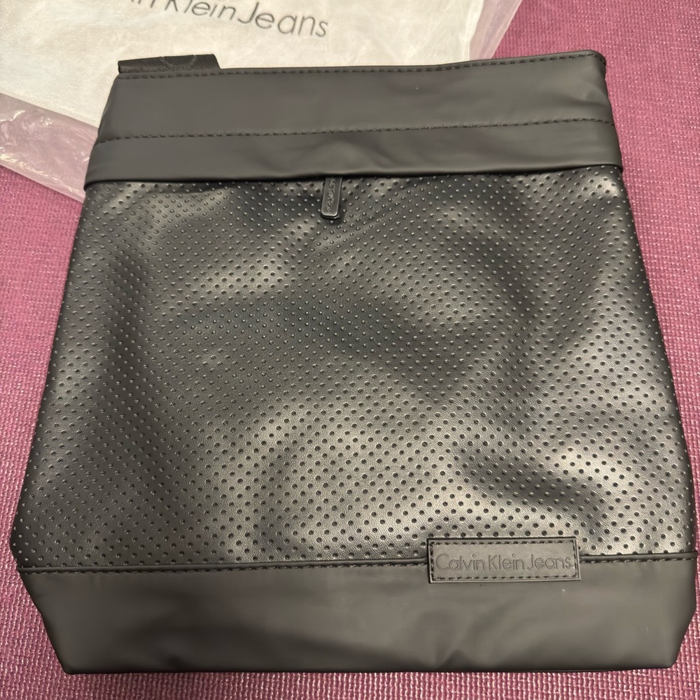 Calvin Klein Jeans Black Messenger Bag with Boxy Design